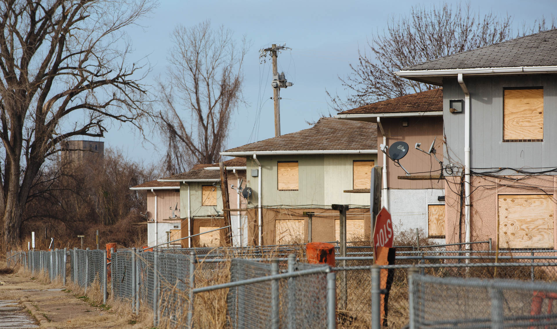abandoned-colorful-apartments-cairo-illinois-travis-dewitz-4241.JPG