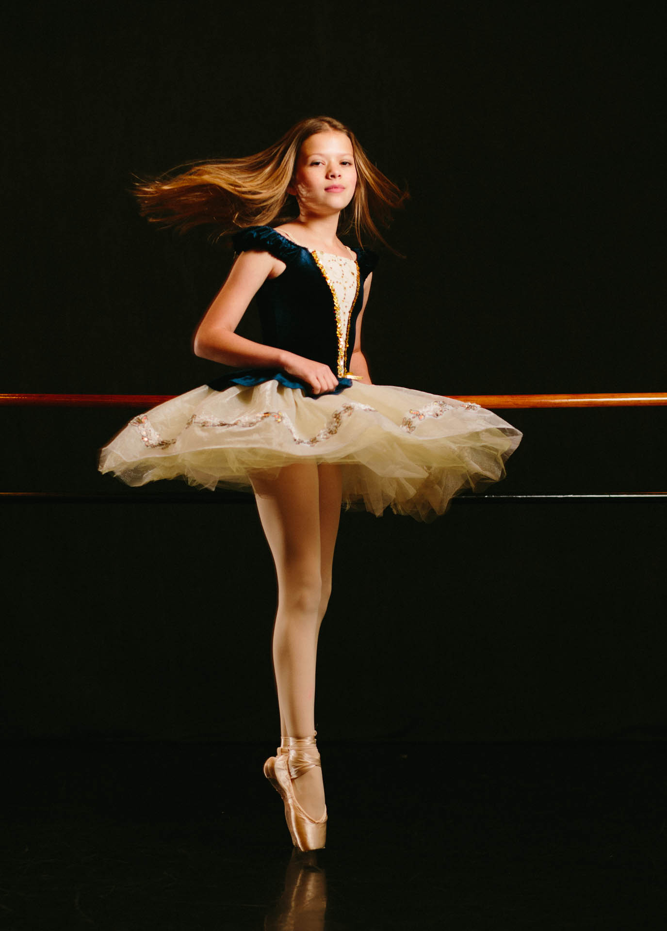ann-ballerina-spinning-on-pointe-shoes-tutu-8718