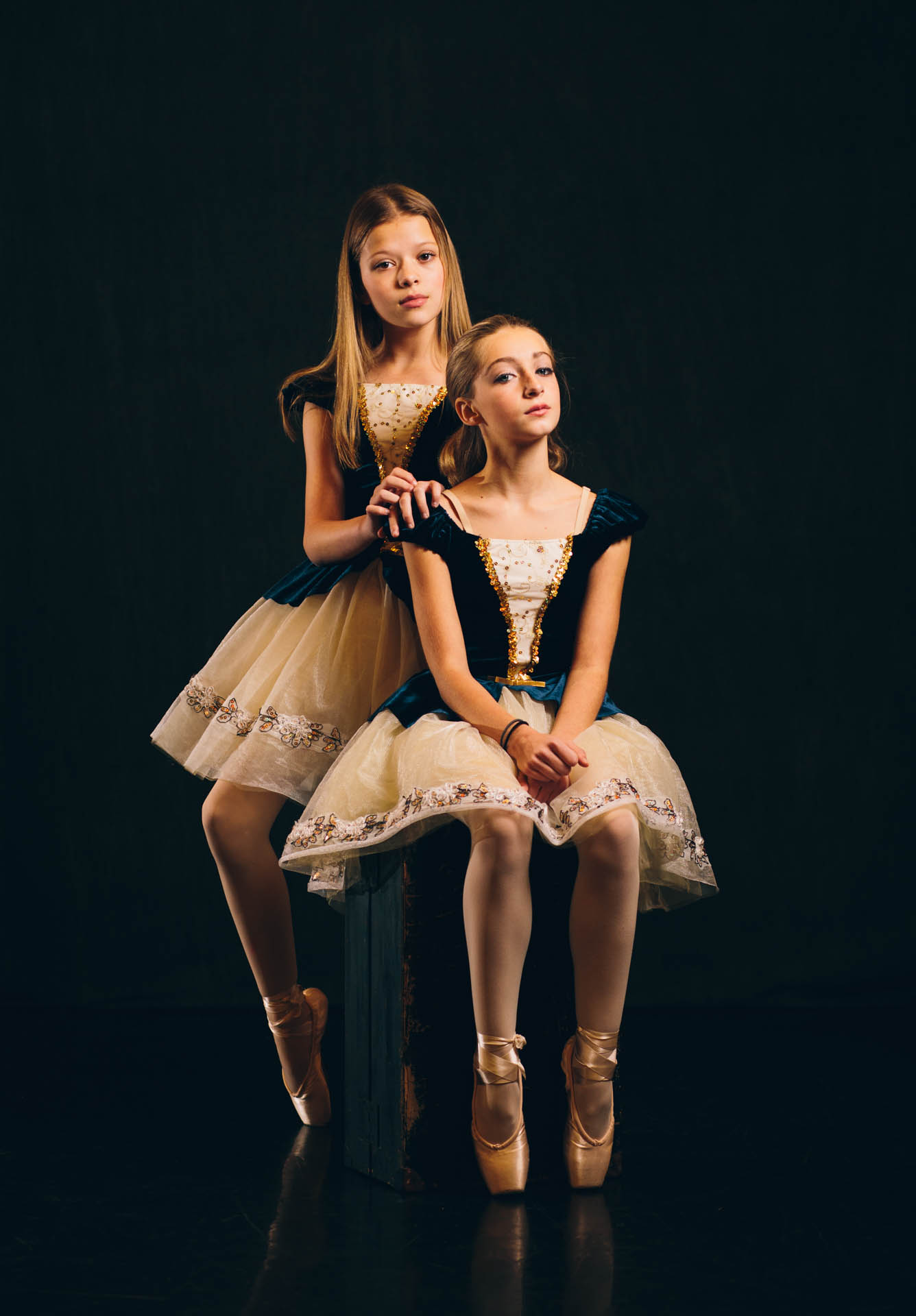 anna-kyliah-ballerina-girls-blue-and-gold-pointe-shoes-8534