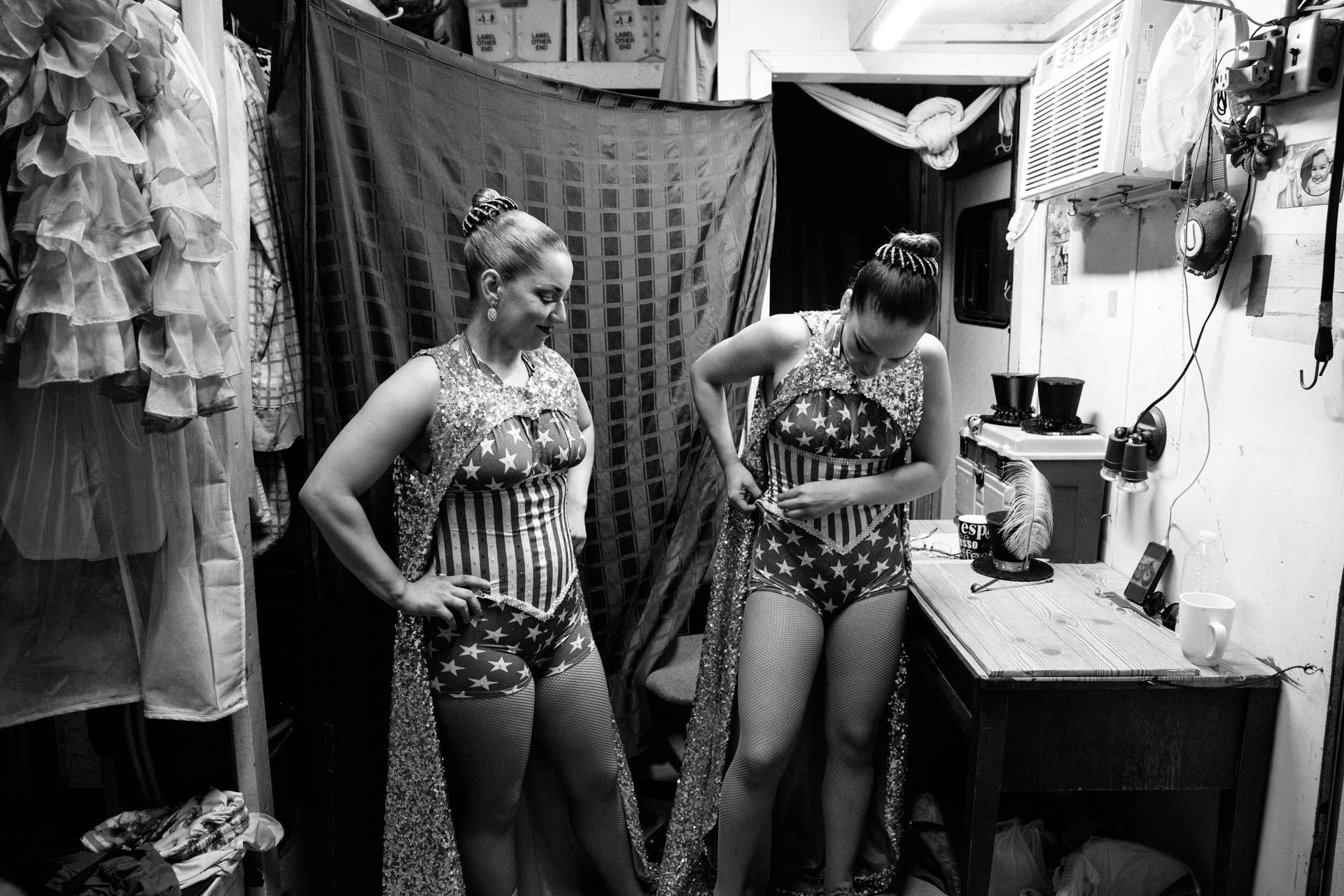 carson-and-barnes-circus-dressing-room-female-performers-americana-4617.JPG
