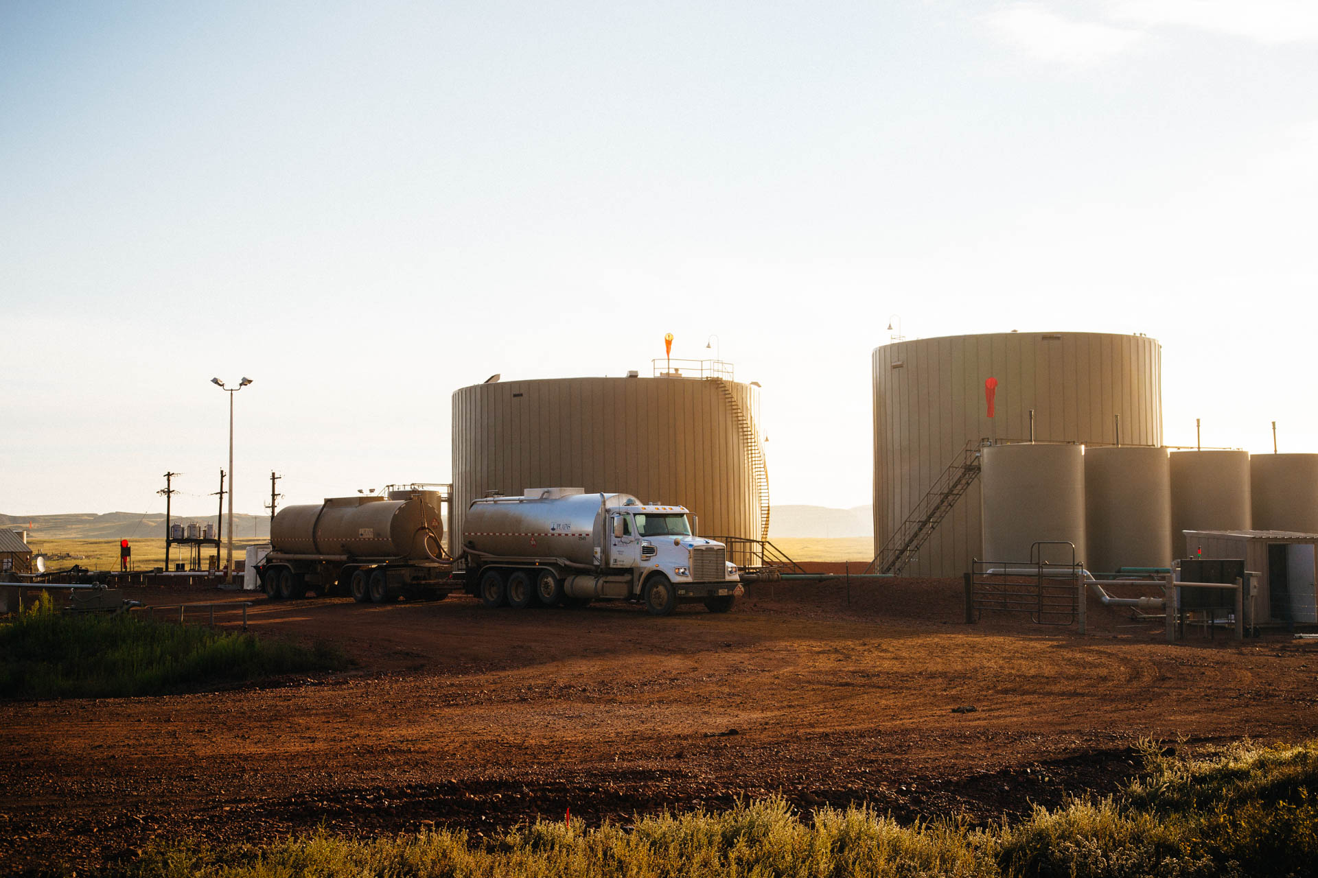 crude-oil-truck-loading-storage-tanks-bakken
