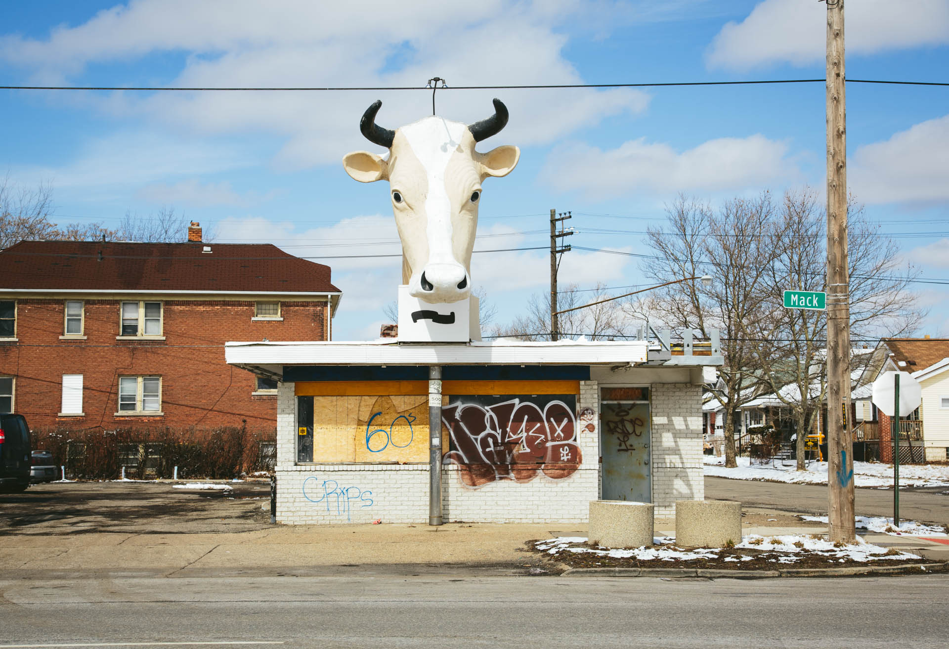 detroit-abandoned-business-cow-head-statue-mack-street