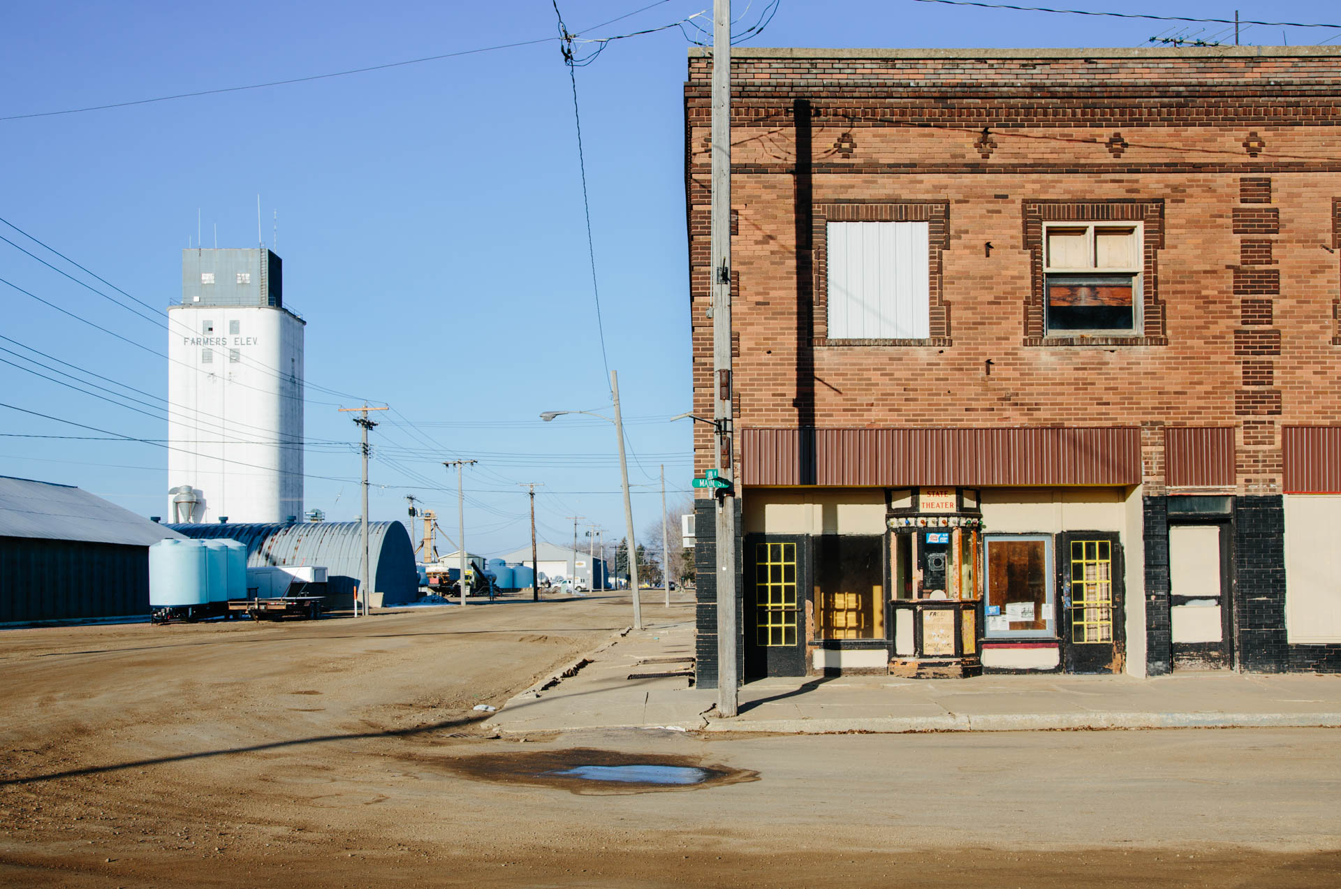 farmers-elevator-ipswitch-sd-dirt-main-street-movie-theater