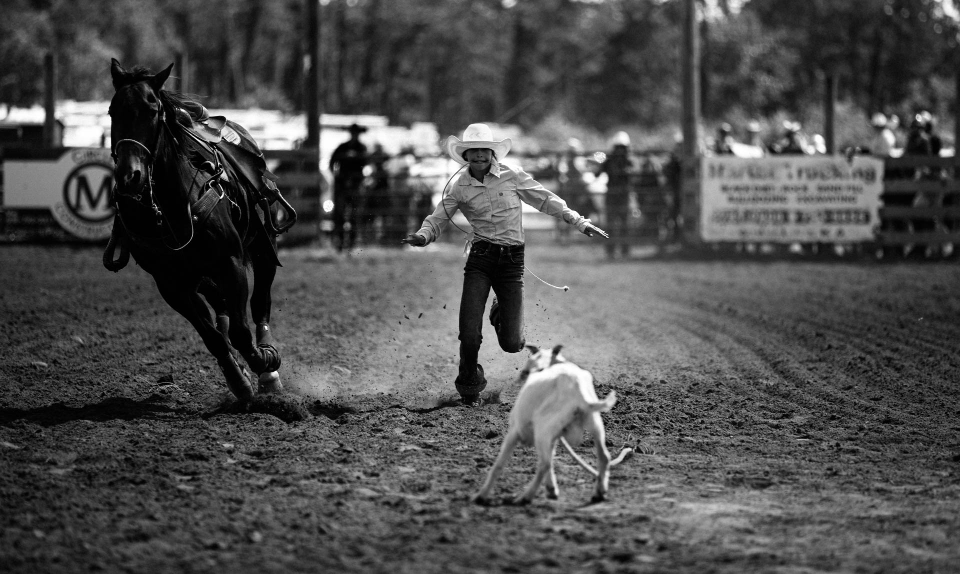 goat-tying-horse-arena-cowgirl-running-lbw-travis-dewitz-5000.JPG