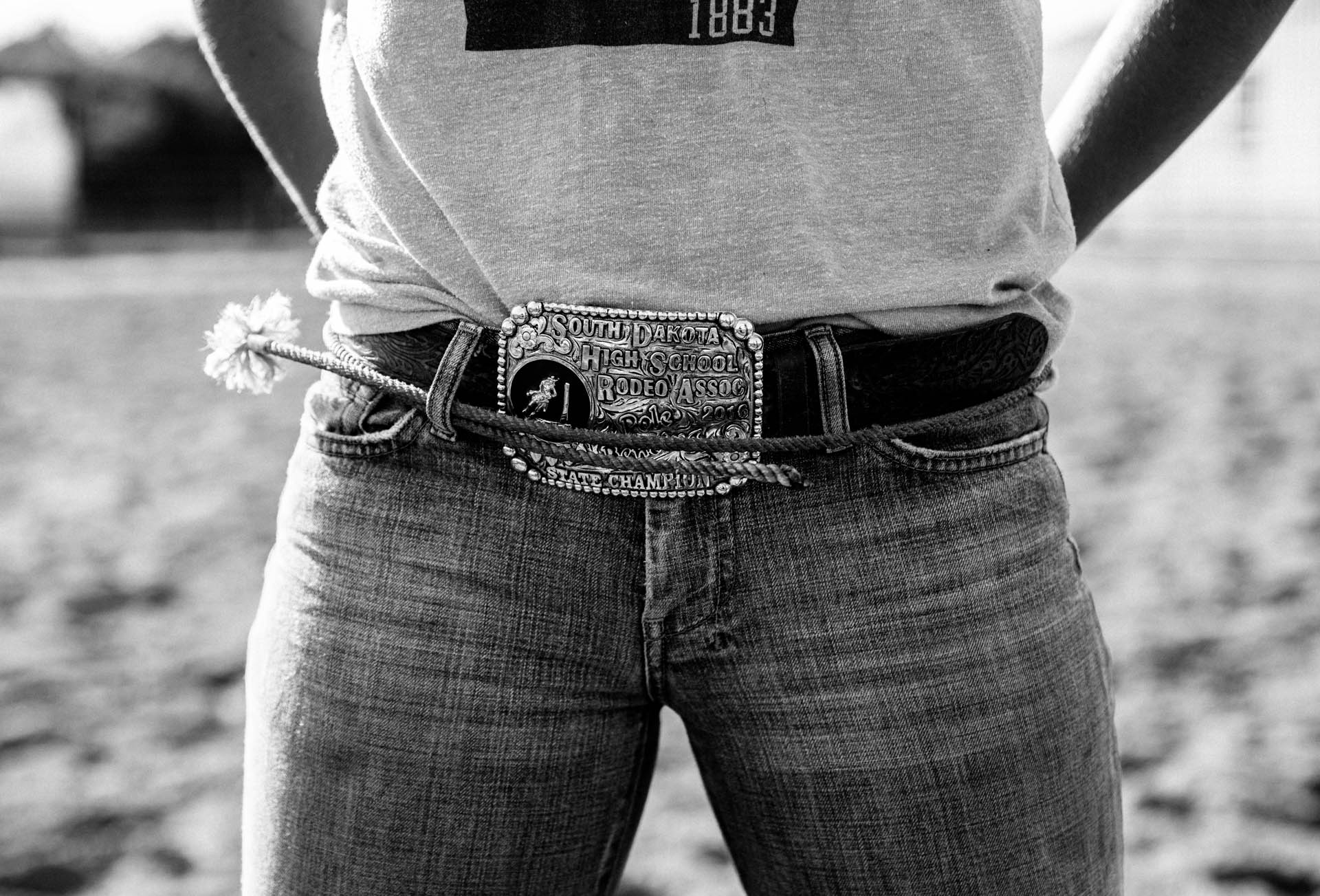 goat-tying-south-dakota-goat-rope-around-waist-belt-buckle-cowgirl-diva-travis-dewitz-3337.JPG