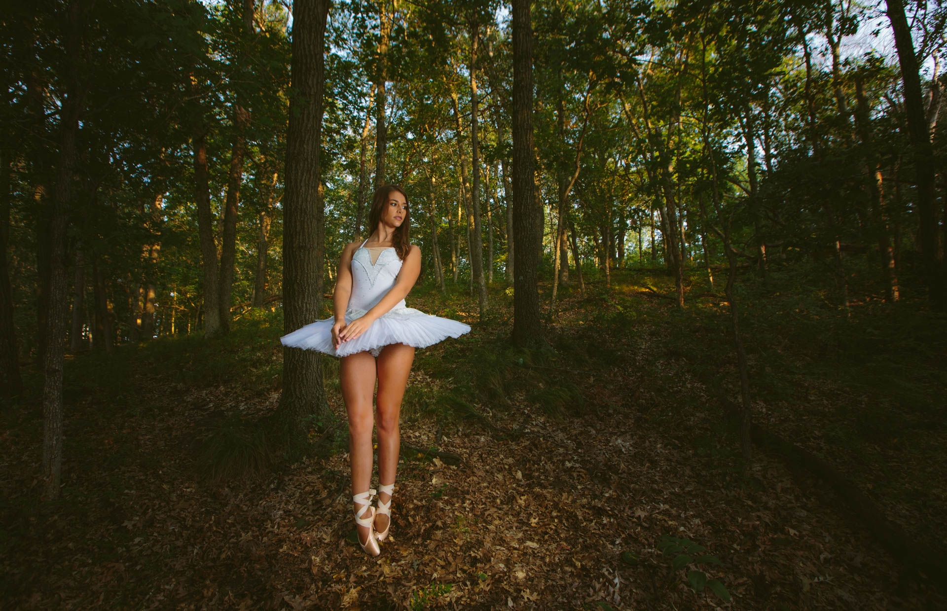 grace-ballerina-on-pointe-in-forest-white-tutu-1512