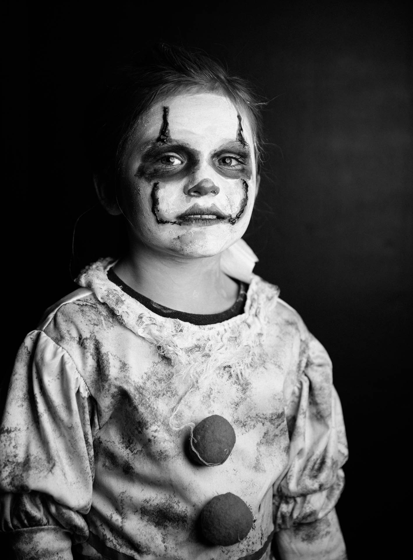 halloween-young-girl-horror-evil-clown-travis-dewitz-7115.JPG