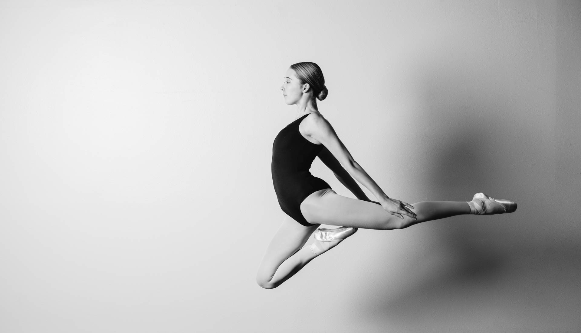 hannah-ballerina-floating-leap-9239