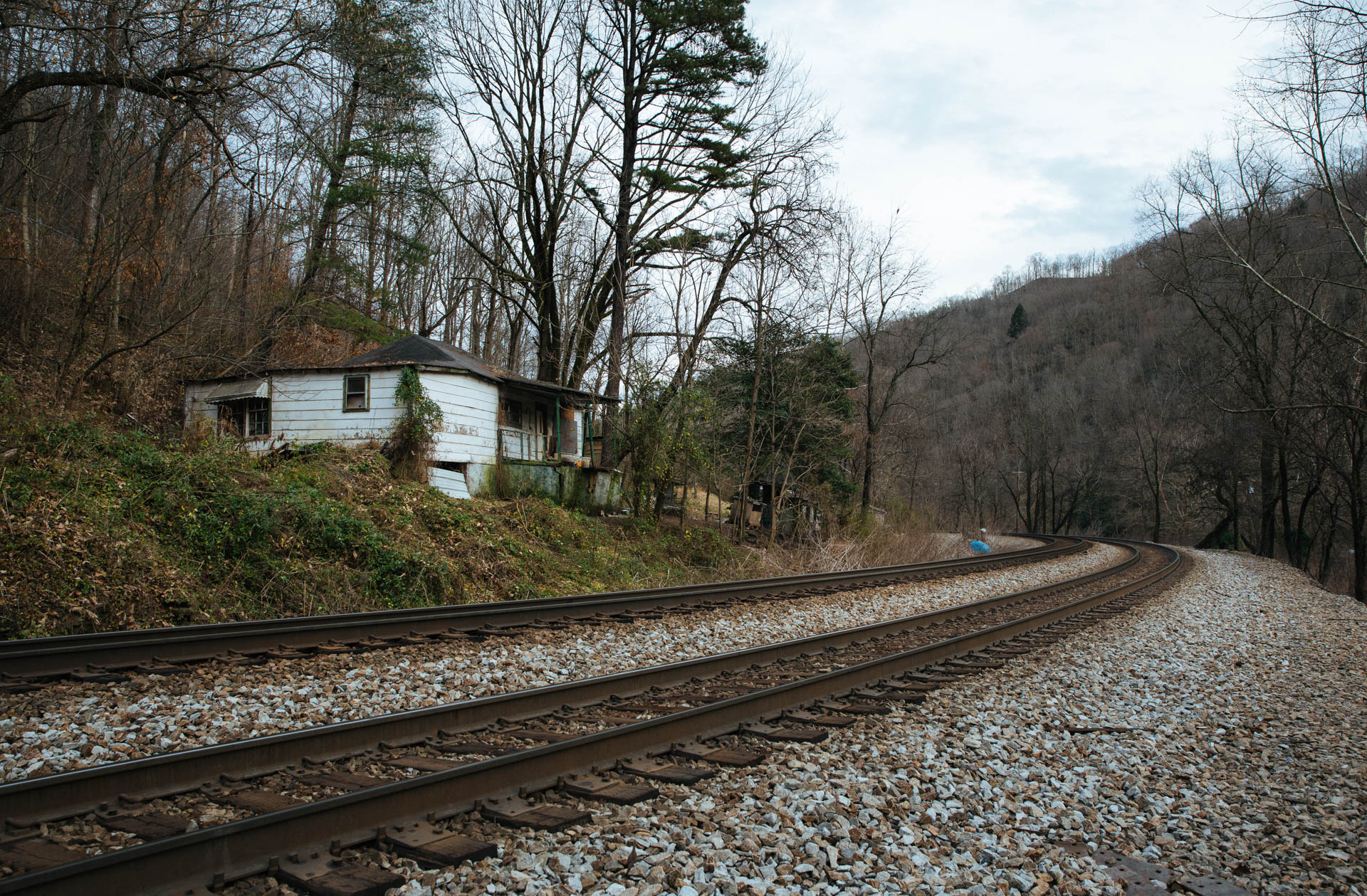 home-near-railroad-tracks-mohawk-wv.JPG