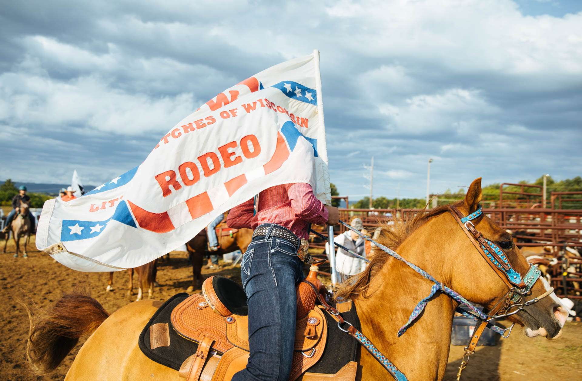 lbw-rodeo-flag-on-horse.JPG
