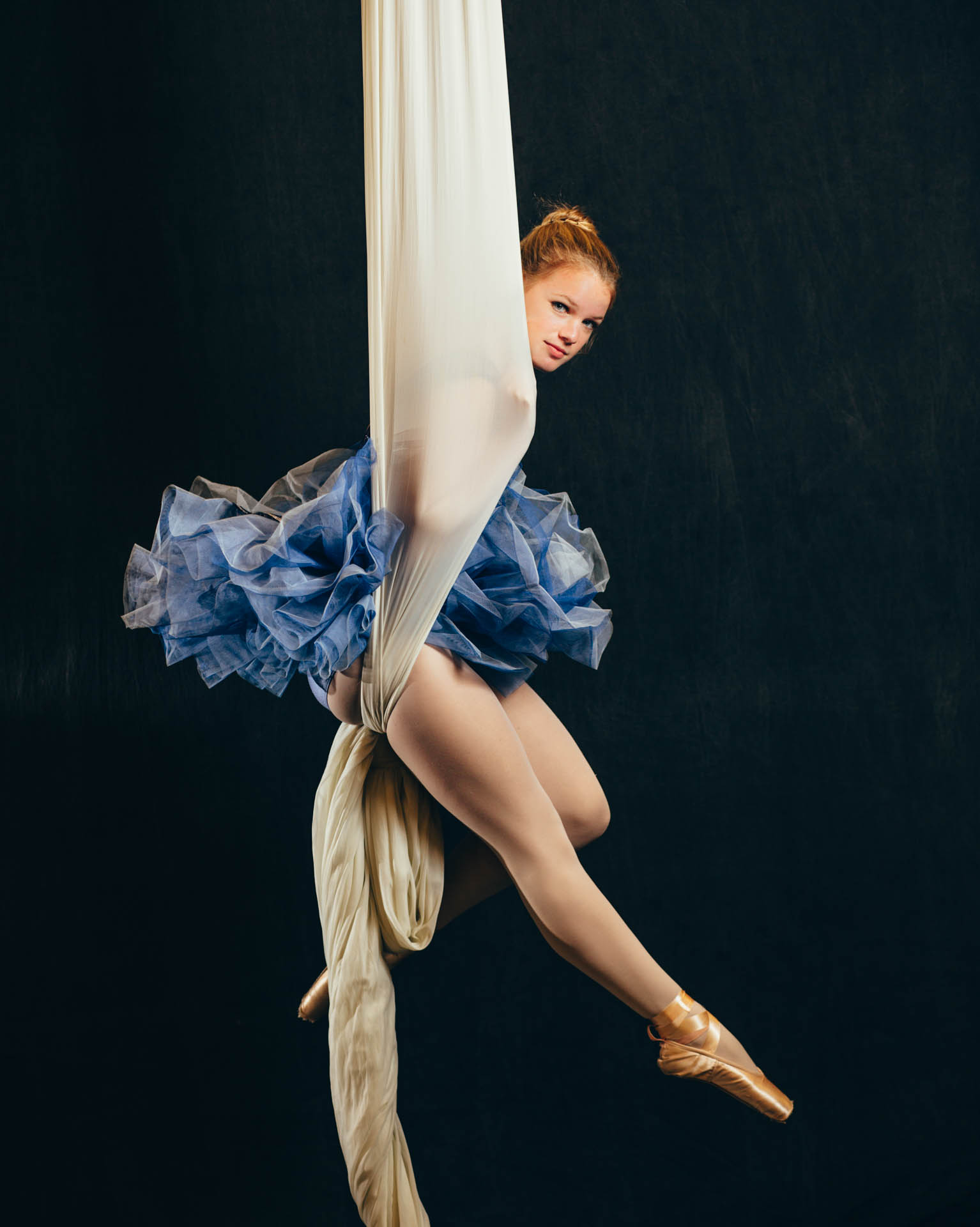 luisa-ballerina-blue-tutu-floating-in-silk-ropes-8796