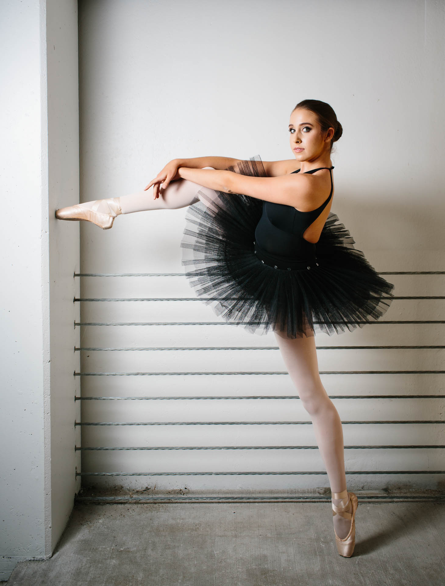 michayla-ballerina-black-tutu-on-pointe-high-wall-7489