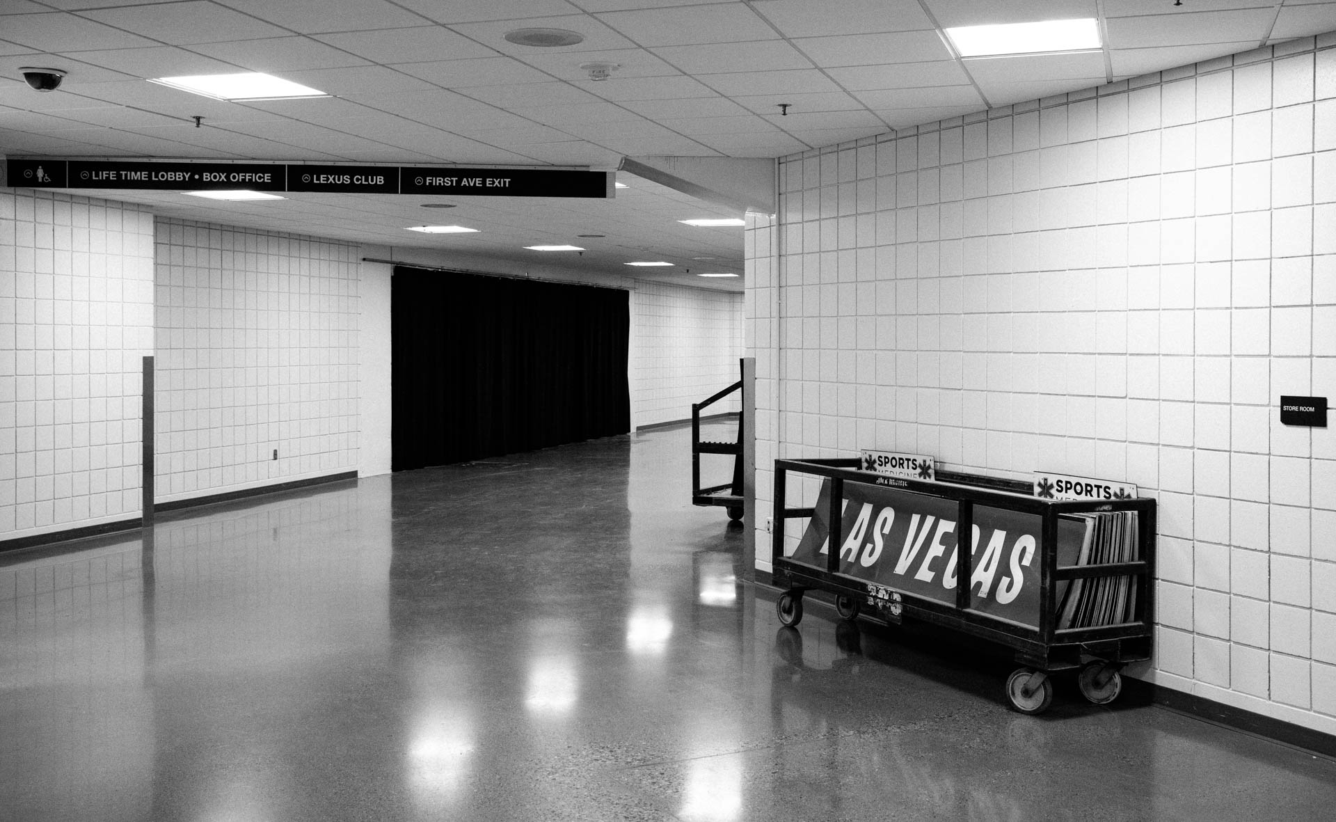 pbr-las-vegas-sign-empty-hallway.JPG