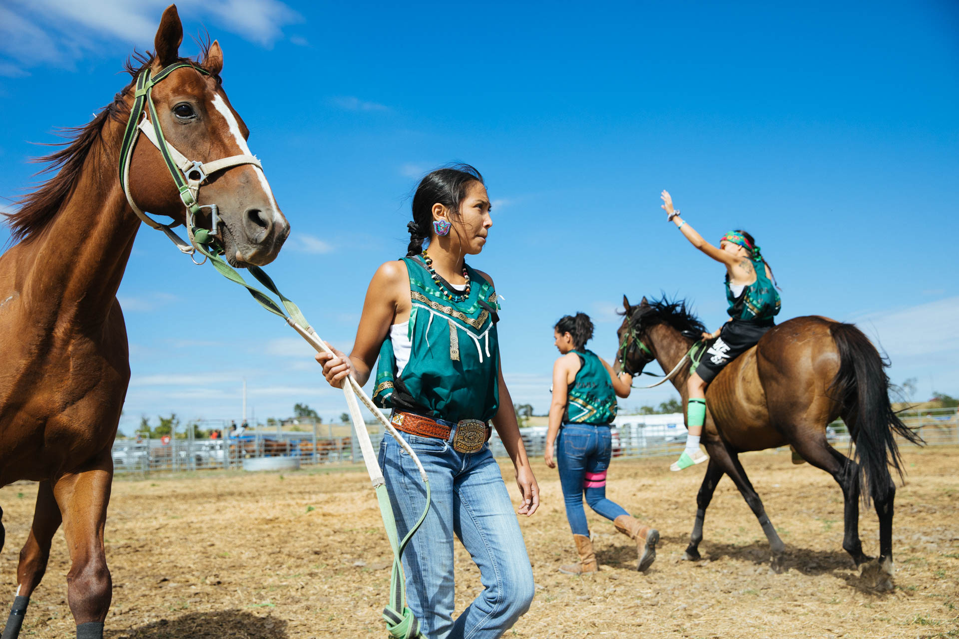 pine-ridge-reservation-oglala-lakota-girls-relay-horse-race-travis-dewitz-0122.JPG