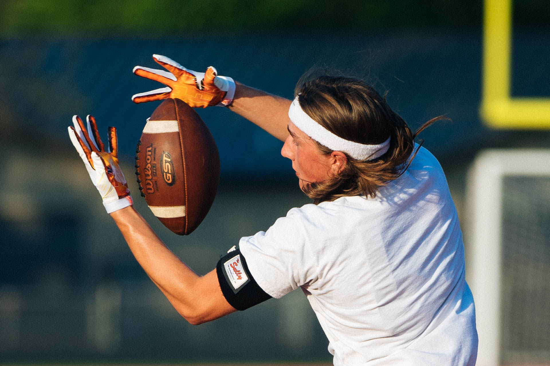 receiver-catching-floating-football-altoona-high-school-football-travis-dewitz-2323.JPG