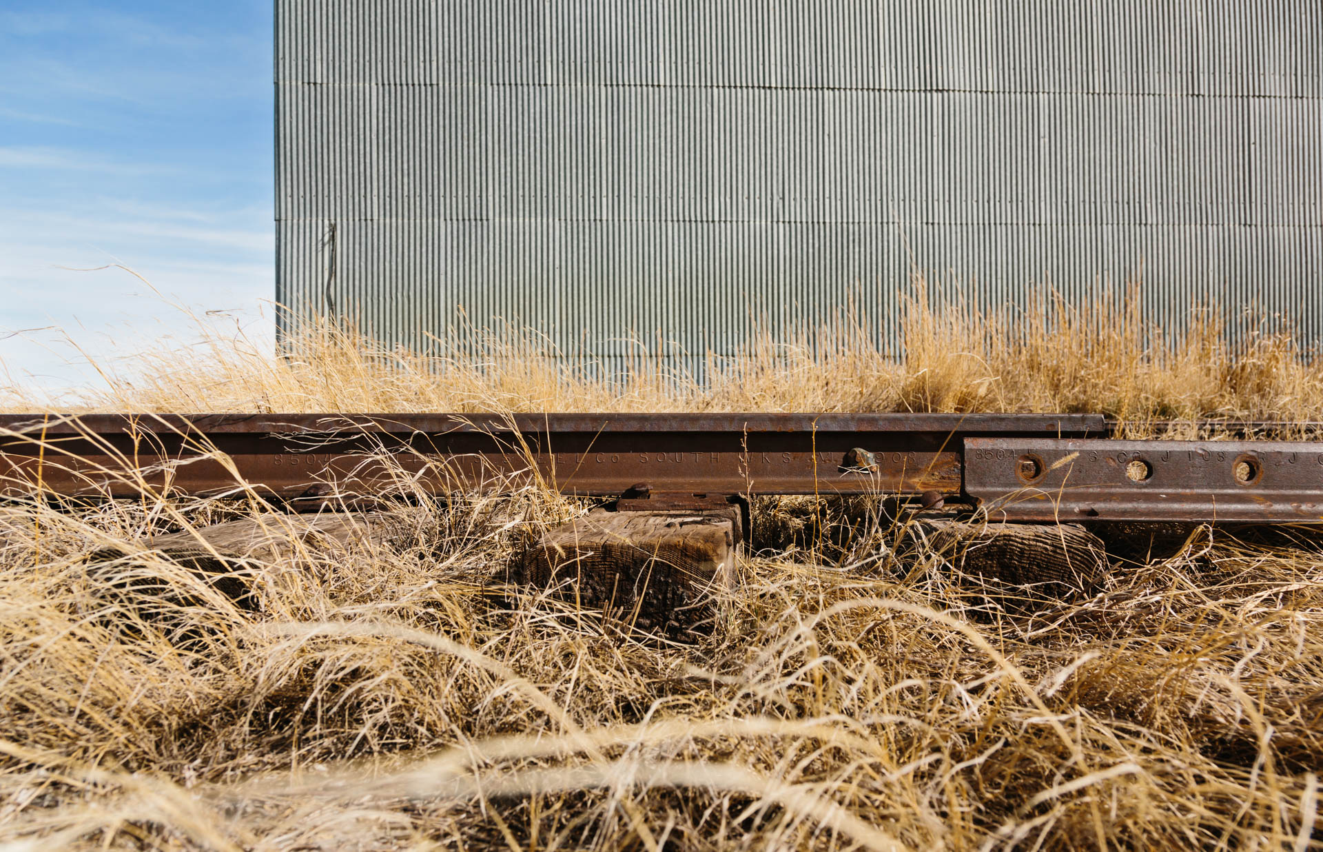 rusted-train-tracks-mahto-sd-elevator