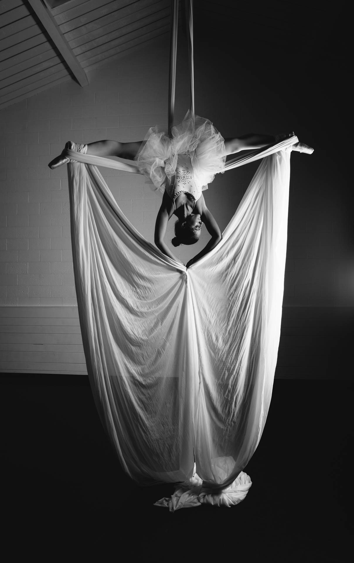 shannon-ballerina-pointe-shoes-white-tutu-on-dance-silks-hanging-upside-down-wings-0899