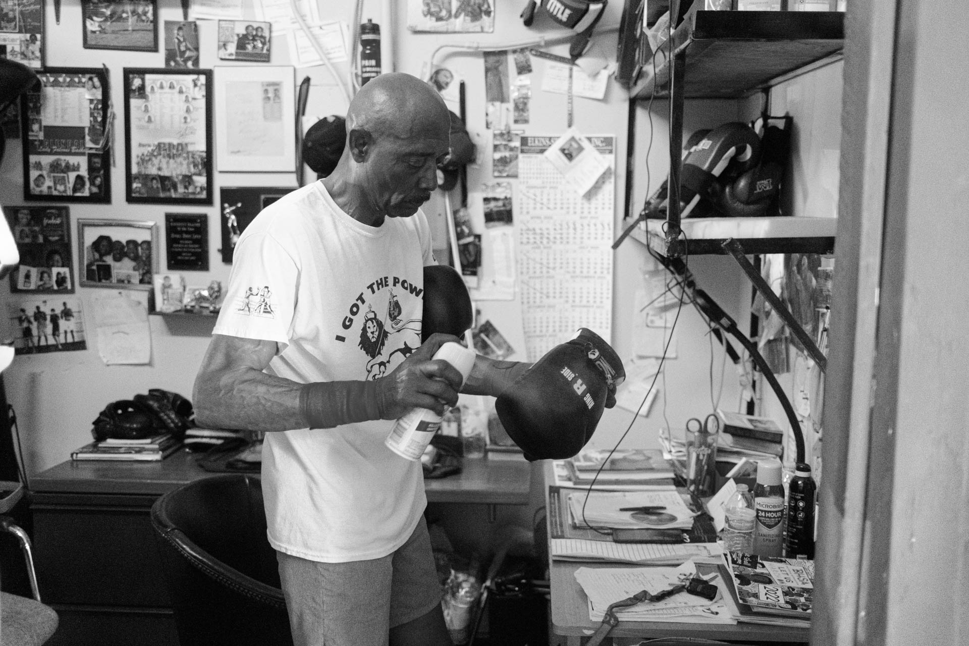 spraying-gloves-lewis-boxing-gym-travis-dewitz-3162.JPG