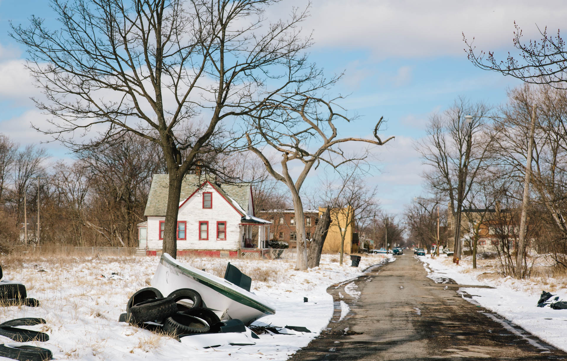 vacant-lots-abandoned-boat-detroit-city